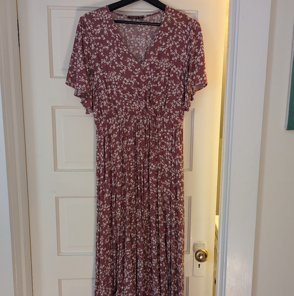 BloomChic Floral Maxi Dress in Burgundy - Picture 5 of 5